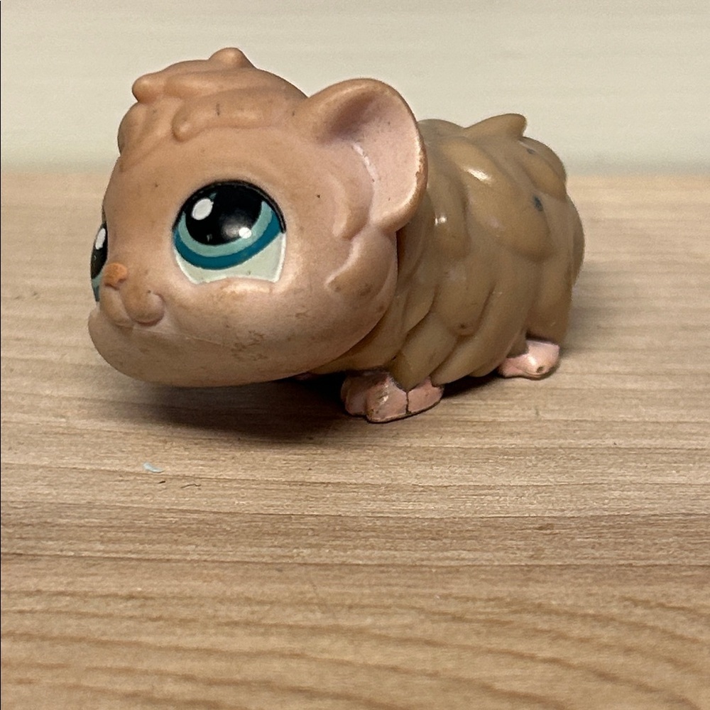 Littlest Pet Shop Tan Guinea Pig Blue Eyes #157 Authentic 2005